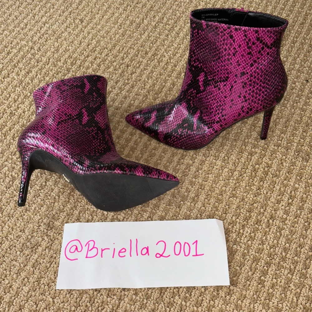 Stylish Pink Snake Print Ankle Boots 7M